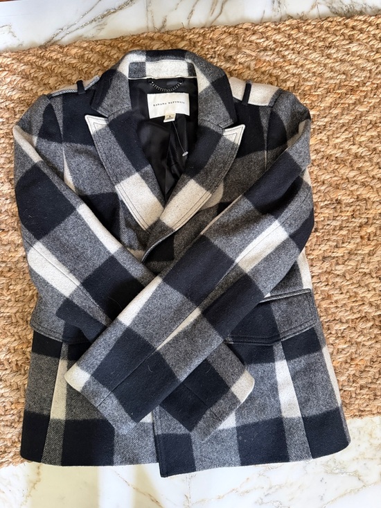 Banana Republic Jackets & Blazers - Banana Republic Black & Gray Plaid Peacoat